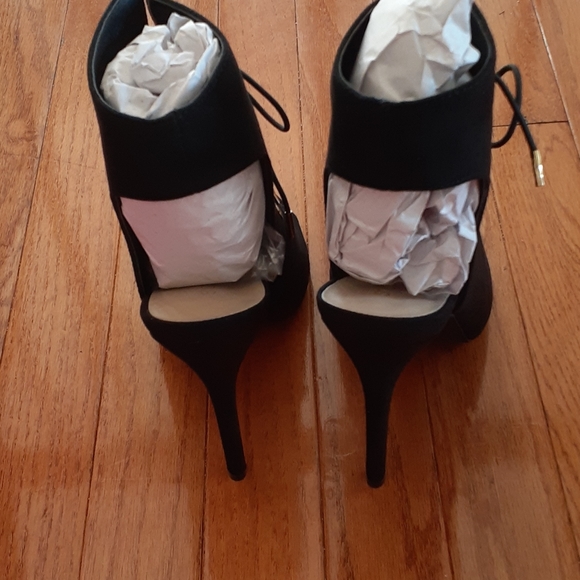 🥳🥳SOLD🥳🥳Dressy Black Sandals - Picture 3 of 4